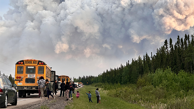 'Sleeping in cars': Saskatchewan ombudsman slams delayed aid to wildfire evacuees